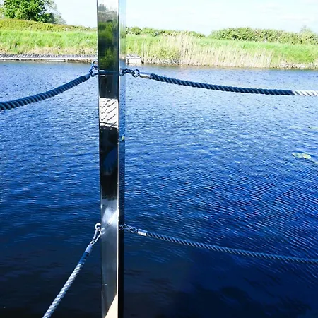 Aquastay Drift Botel